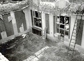 Nach einem Bombenangriff am 27. August 1941 ist der Historische Ratssaal zerstört